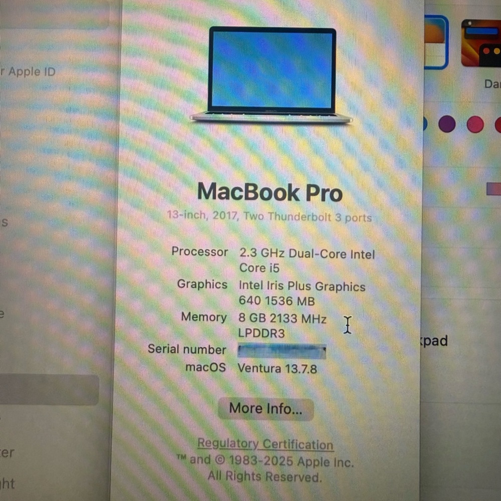 Apple MacBook in Elegant Silver - Picture 6 of 7